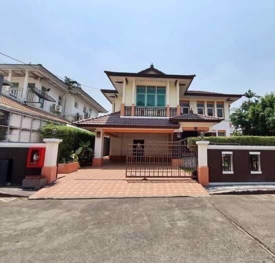 ขายด่วนบ้านเดี่ยว-2-ชั้น-หมู่บ้านมณีรินทร์-เลค-แอนด์-พาร์ค-จังหวัดปทุมธานี-ใกล้ห้าแยกปากเกร็ด