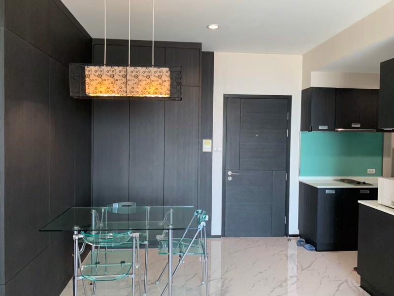 ขายด่วนคอนโดวิลล่า-สาทร-ชั้น-33-ทำเลดี-ติด-bts-กรุงธนบุรี-เฟอร์นิเจอร์ครบ