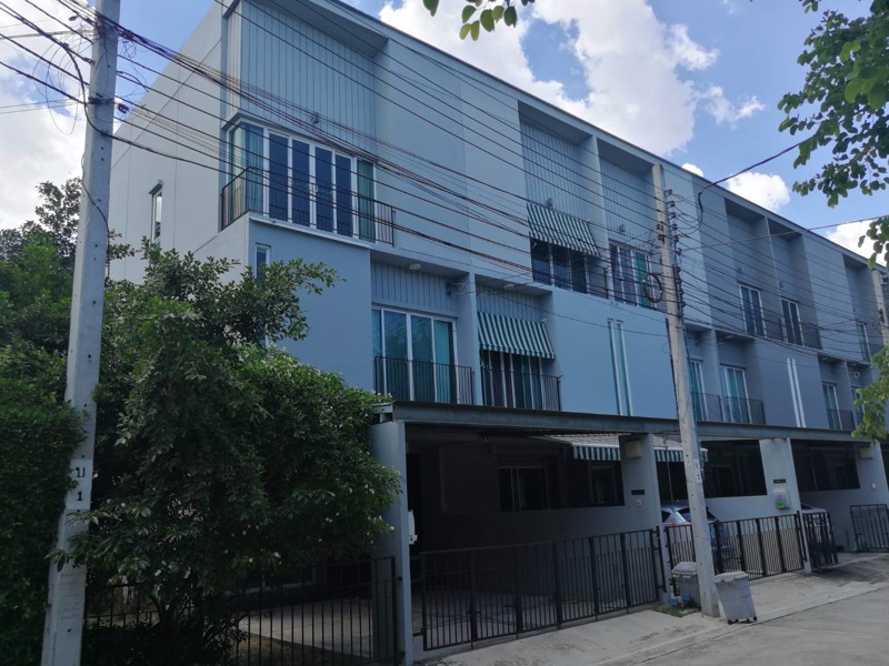 ขายทาวน์โฮม-3-ชั้น-หมู่บ้านพาทิโอ-พระรามสอง-บ้านสวย-สภาพนางฟ้า