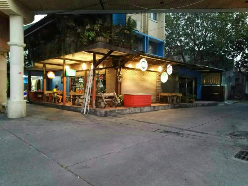 ขายด่วนที่ดินพร้อมอาคารพาณิชย์-ทำเลดีติดแกแล็คซี่บางแสนใกล้มบรูพาที่จอดรถกว้างขวาง-ชลบุรี