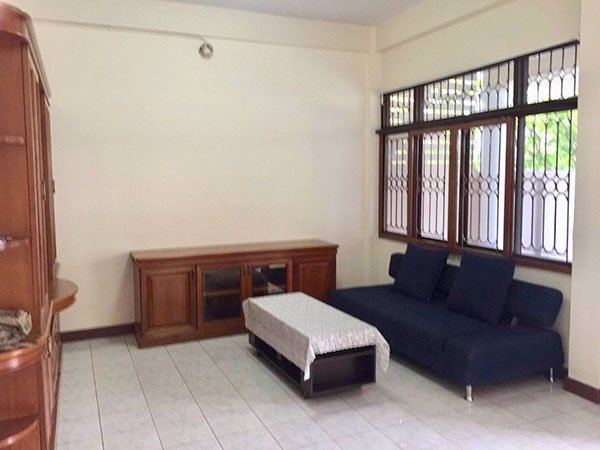 ทาวน์เฮ้าส์-3-ห้องนอน-เพื่ออยู่อาศัย-ใกล้-bts-ปุณณวิถี-a-2-storey-townhouse-3-beds-for-residence