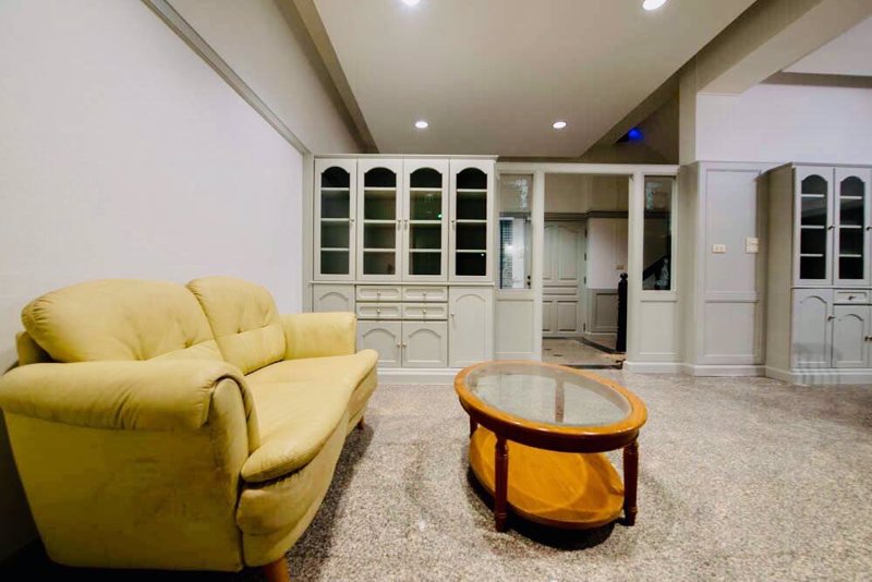 ทาวน์เฮาส์สวยมาก-เพื่อพักอาศัยหรือ-ทำสำนักงาน-nice-town-house-thonglor