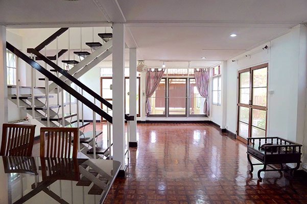 ให้เช่า-บ้านเดี่ยว-พร้อมสวนใหญ่รอบบ้าน-ใกล้-bts-พร้อมพงษ์-for-rent-a-single-house-for-residence