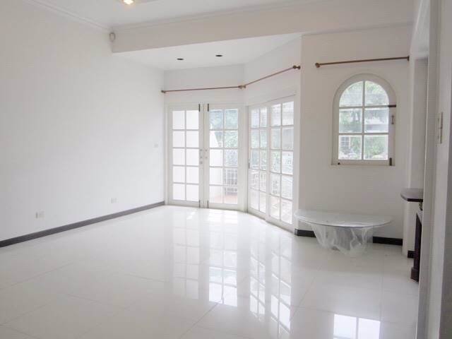 บ้านเดี่ยว-กลางใจเมืองในหมู่บ้าน-ใกล้-bts-ชิดลม-และ-mrt-สวนลุมพินี-single-house-in-soi-lungsuan