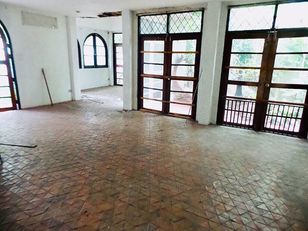 ทาวน์เฮาส์-ทำเลดี-ย่านพร้อมพงษ์-สำหรับธุรกิจ-a-old-town-house-in-prompong-for-business