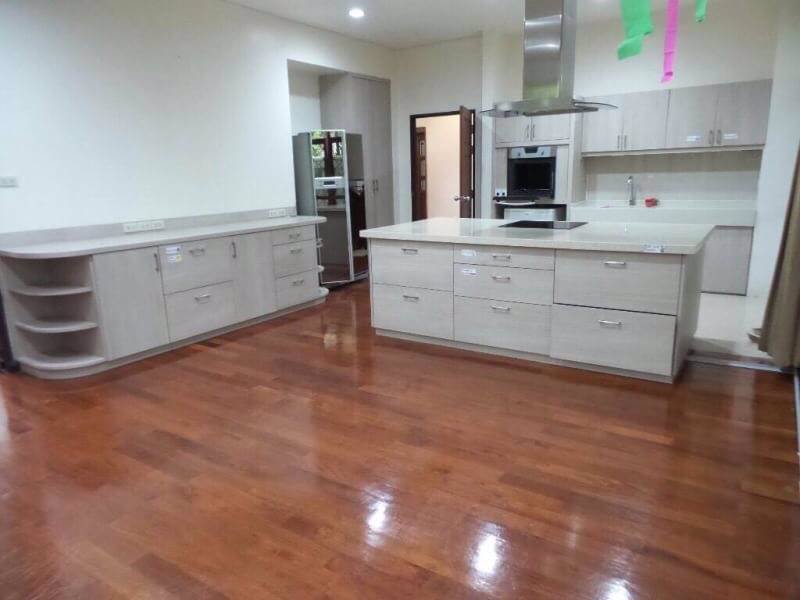 ให้เช่า-บ้านเดี่ยว-หลังใหญ่-พร้อมสวนและสนาม-ใน-สุขุมวิท-71-for-rent-single-house-with-garden