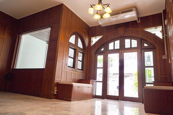 ทาวน์เฮ้าส์-สวยใหม่-เพื่ออยู่อาศัยและทำสำนักงาน-ในเอกมัย-a-nice-town-house-in-ekamai-for-residence