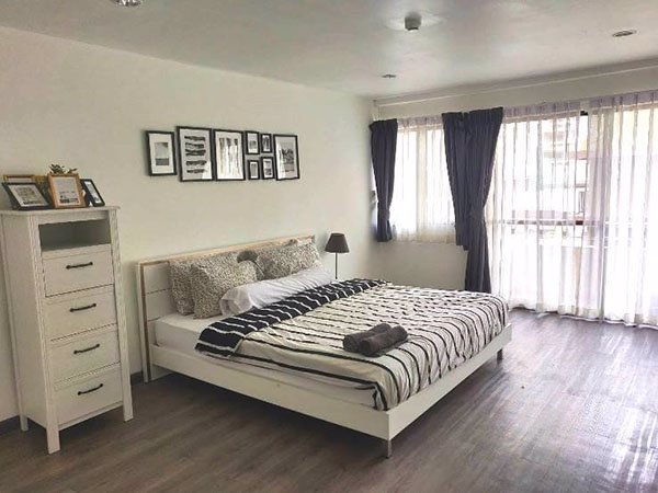 ให้เช่า-คอนโด-3-ห้องนอนไสตล์-มินิมอล-ที่คอนโดสราญใจแมนชั่น-ใกล้-bts-นานา-a-large-and-nice-minimal