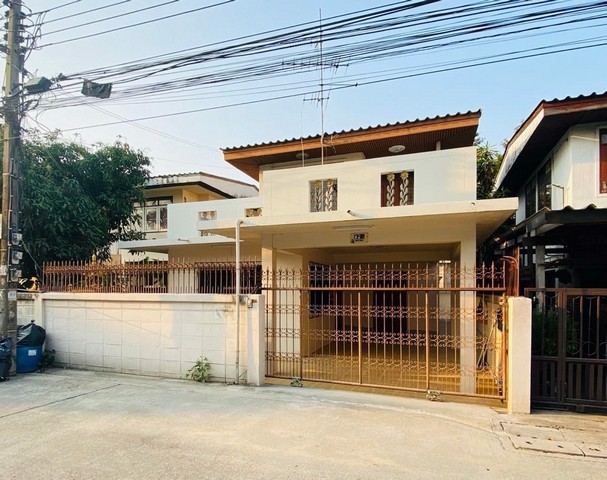 b166-ให้เช่าบ้านเดี่ยว-2ชั้น-ถนน-ลาดพร้าว-71-ซอย-สังคมสงเคราะห์-25-ใกล้ตลาดโชคชัย-4-เหมาะสำหรับพัก