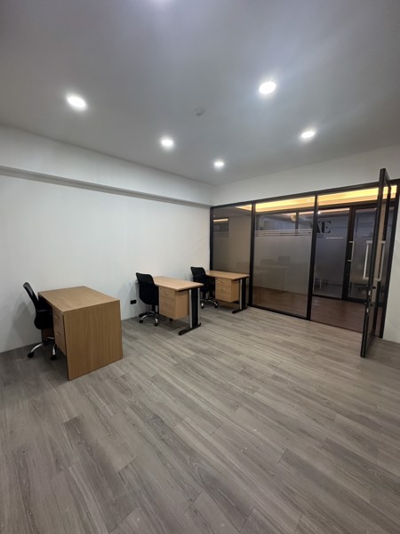 ออฟฟิศให้เช่า 18 ตร.ม. ราคาถูก พร้อมให้เช่า ใกล้ BTS สีชมพู เมืองทองธานี-ปากเกร็ด