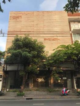 อาคาร-โชว์รูมติดถนนเอกมัยให้เช่า-