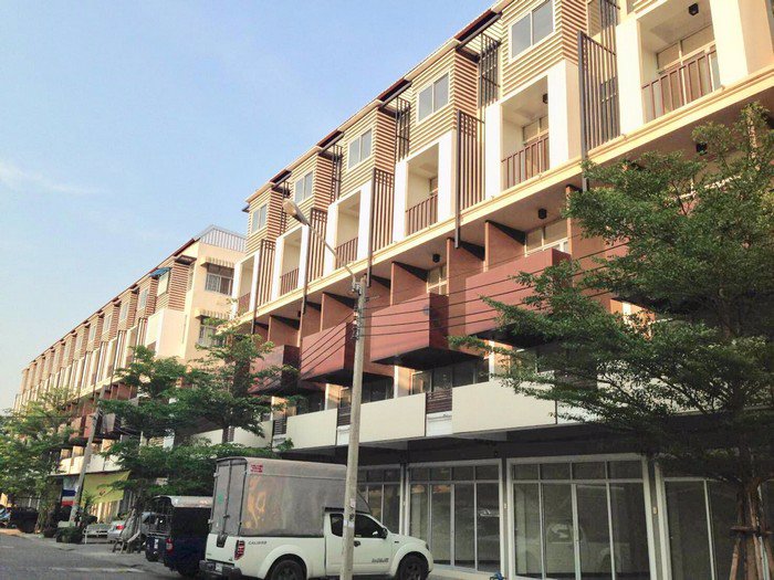 ให้เช่าอาคารพาณิชย์ติดถนนโชคชัย4-ซอย84