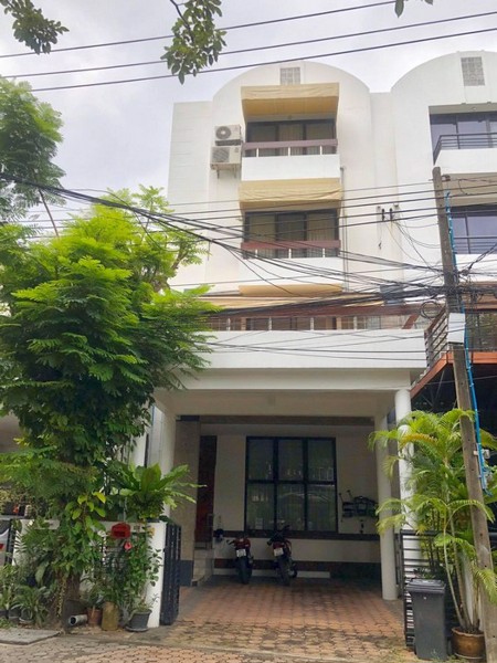 ขายและให้เช่าบ้านทาวน์เฮ้าส์หมู่บ้านโฮมเพลส-สุขุมวิท-71