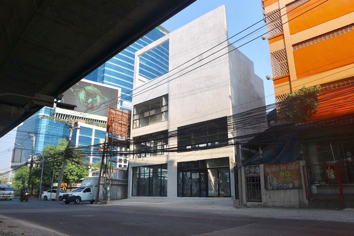 ให้เช่าอาคาร-2-คูหา-ติดถนนพระรามเก้า