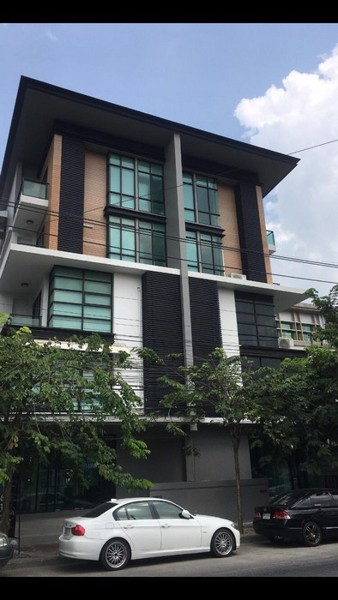 ขาย-หรือ-ให้เช่าอาคารสำนักงาน-5-ชั้น-premium-place-ซอยสุคนธสวัสด์
