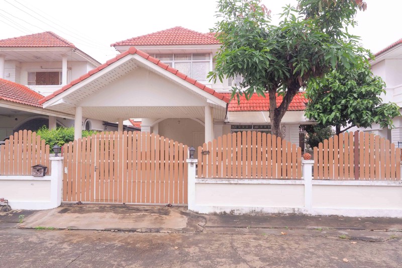 บ้านเดี่ยว-บางบัวทอง-บรรยากาศดีมาก-หมู่บ้านขนาดเล็ก-เงียบสงบ-ทำเลดีมาก-เพราะอยู่ต้นทางเข้าไทรน้อย