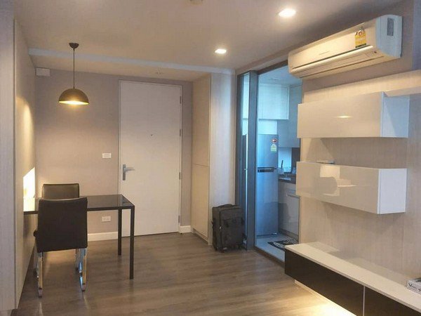 ให้เช่าคอนโด-the-room-sukhumvit-40-ชั้น-8-วิวสระ-ใกล้bts-เอกมัย-fully-furnished