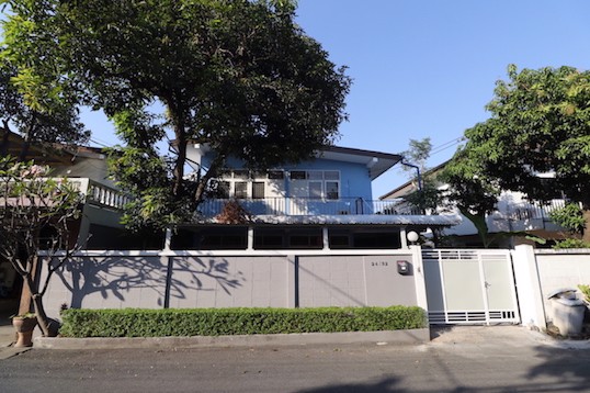 บ้านเดี่ยว-2-ชั้นให้เช่า-ถนนนวมินทร์-ร่มรื่น-สงบ-จอดรถได้-5-คัน