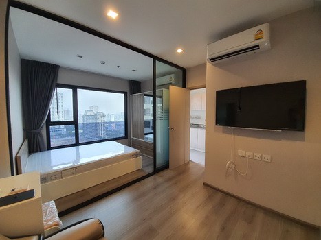 ให้เช่าคอนโด-politan-rive-ขนาด-25-ตรม-ชั้น-18-วิวสระ-เมือง