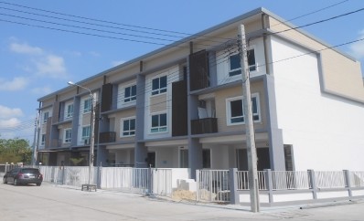 ขายโฮมออฟฟิศ-3-ชั้น-ใหม่พร้อมอยู่-เดอะ-ริช-บิซโฮม-สุขุมวิท-105-ใกล้mrt-ศรีลาซาล