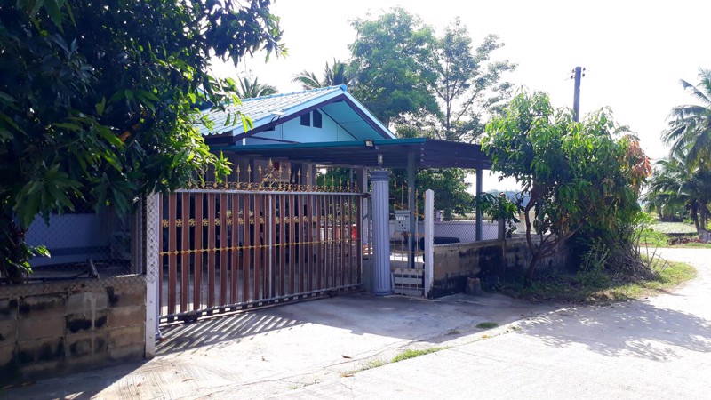 ขายบ้านเดี่ยว (เจ้าของขายเอง) เนื้อที่2งาน มีที่ดินเปล่าเหลืออีกครึ่งงานปลูกบ้านได้อีกหลังสบายๆ