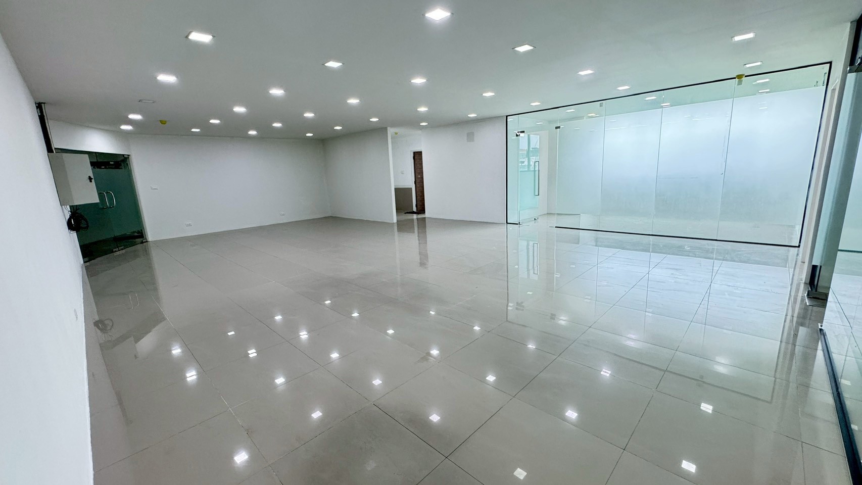 office-for-rent-250-300-บ-ตรม-ขนาด-100-400-ใกล้-brt-ถนนทรี-นราธิวาส-เดินทางสะดวกมาก