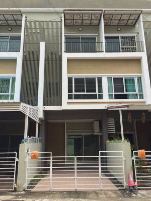 t-730-ขาย-ให้เช่า-ทาวน์โฮม-3-ชั้น-นลิน-อเวนิว-3-รามคำแหง-บ้านสวยสภาพดี-มีเฟอร์นิเจอร์-ราคา-14500-บา