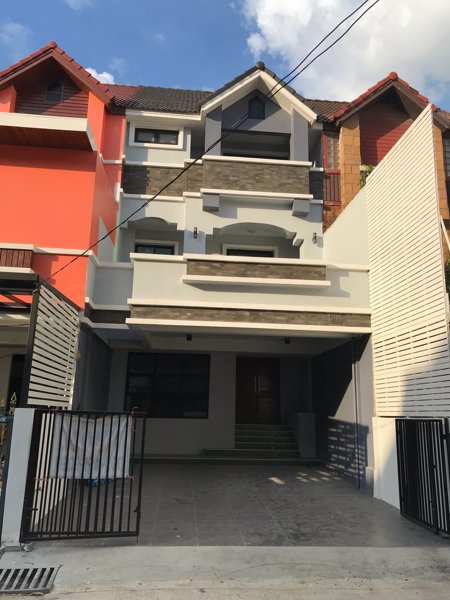 t-738-ให้เช่า-โฮมออฟฟิศ-renovateใหม่-ย่านพระราม9-หลังใหญ่-ทำเลดี-ราคาเพียง-55000-บาท