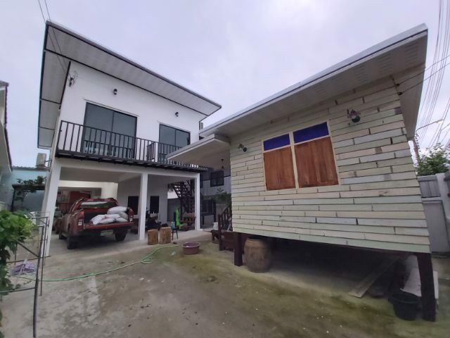 ให้เช่า-บ้านเดี่ยว-ไทยโมเดิร์น-2-หลัง-พร้อมเฟอร์นิเจอร์-ถเฉลิมพระเกียรติ-ร๙-ใกล้พาราไดซ์พาร์