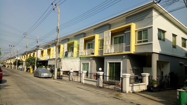 ให้เช่า-ทาวน์เฮ้าส์หลังมุม-นิรันดร์วิลล์10-ซลาดกระบัง-54-บ้านสวยสภาพดี-ราคา-9000-บาท