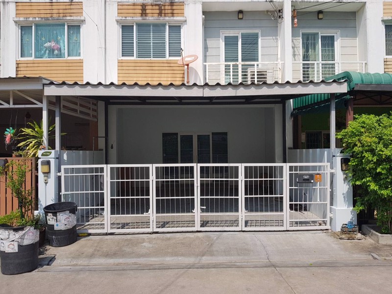 ให้เช่า-ทาวน์เฮ้าส์-the-connect-8-ใกล้เมกกะ-บางนา-บ้านสวย-พร้อมเฟอร์นิเจอร์-ราคาถูก-12000-บาท