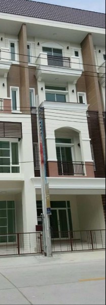 ทาวน์โฮม-4-ชั้น-พรีเมี่ยมเพลส-เอกมัย-รามอินทรา-บ้านสวยสภาพดี-ราคา-37000-บาท