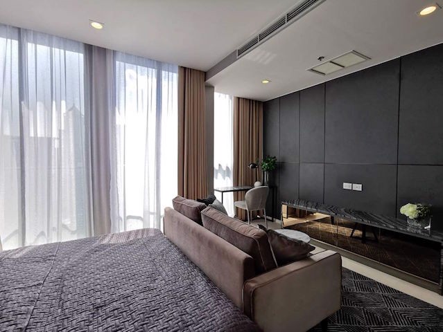 noble-ploenchit-clean-peaceful-ready-to-move-in-near-bts-ploenchit