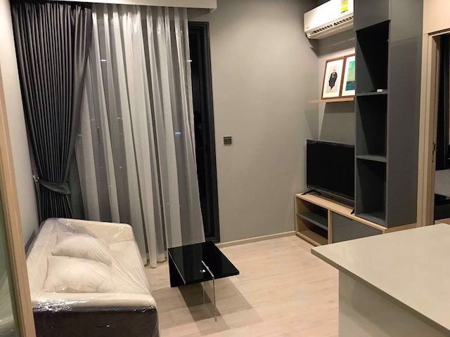 m-thonglor-10-18th-floor-beautiful-view-fully-furnished-bts-ekkamai