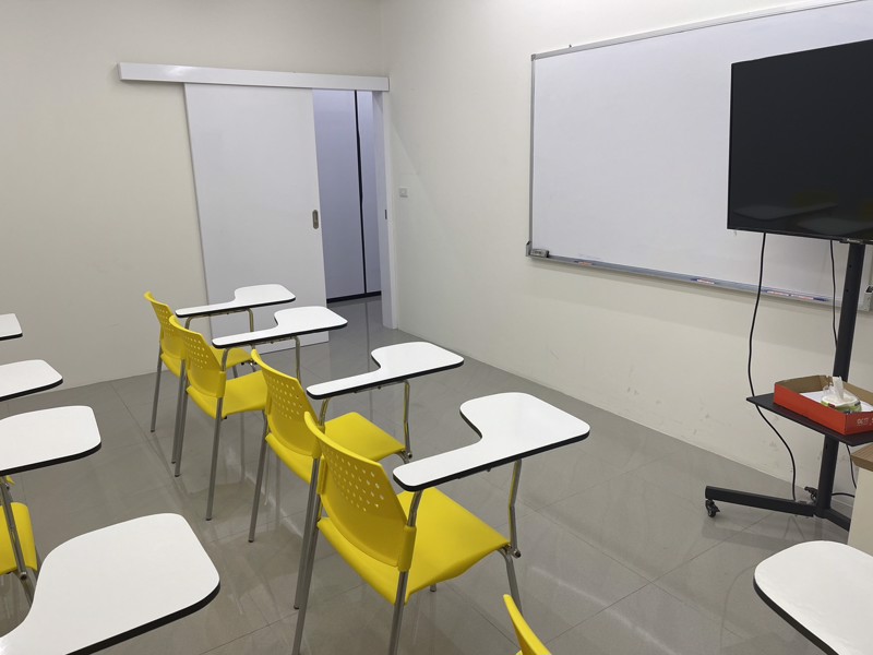 ให้เช่าพื้นที่สำนักงาน Co-working space พื้นที่สอนพิเศษ/ติวเตอร์ สถาบันกวดวิชา ติวเตอร์ ที่ศูนย์การค