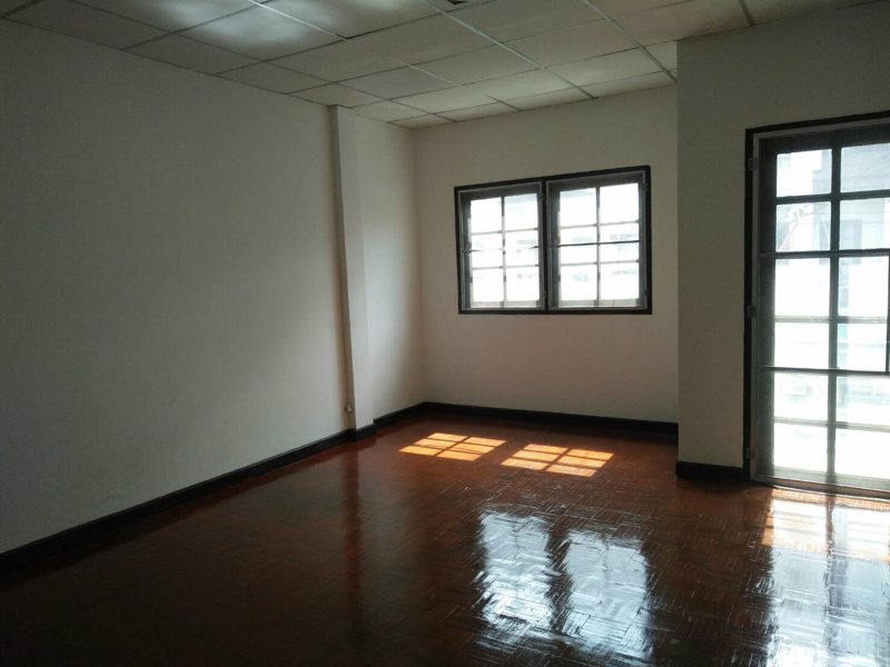 ให้เช่า-ทาวน์เฮาส์-3-ชั้น-อยู่ในโครงการหมู่บ้าน-ถนนนาคนิวาส-ลาดพร้าว-71-มียามรักษาการณ์-24-ชม-สามาร