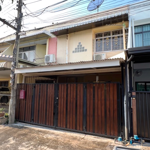 ขายบ้านทาวน์เฮาส์-2-ชั้น-25-ตรว-ซอยเสนานิคม-ทำเลดี-พร้อมเข้าอยู่-2-ห้องนอน-2-ห้องน้ำ
