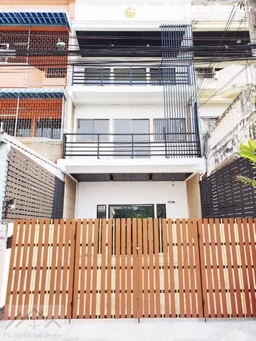 ขายทาวน์โฮม-3-ชั้น-รีโนเวทใหม่-อ่อนนุช-46-ซอยสุภาพงศ์1-ใกล้ซีคอนสแควร์