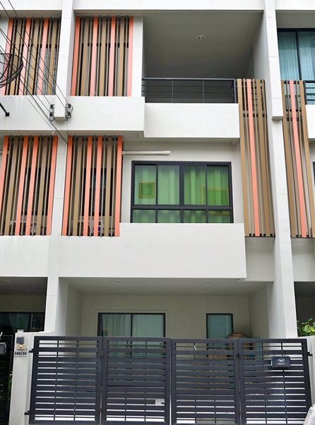 ให้เช่าทาวน์โฮม-3ชั้น-พร้อมเฟอร์-ขนาด-3นอน-4น้ำ-สไตล์-modern-ใกล้แฟชั่นรามอินทรา