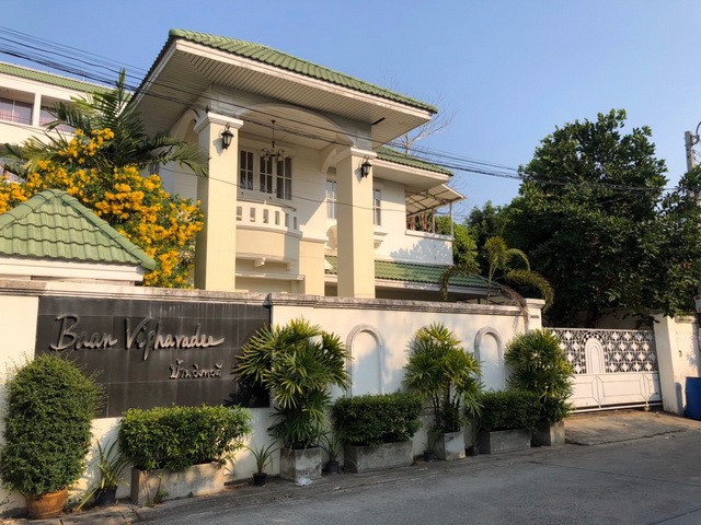 ให้เช่าบ้านเดี่ยววิภาวดี-64-เนื้อที่-65ตรวพร้อมเฟอร์บางส่วน-ขาด-3นอน-3น้ำ