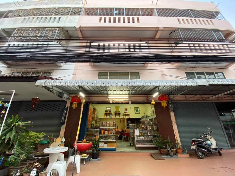 ขายอาคารพาณิชย์-3-ชั้นครึ่ง-พร้อมทำกิจการต่อ-ติดถนนหลัก-พิกัดที่ตั้ง-มวิเศษสุขนคร18-ประชาอุทิศ79-สุ