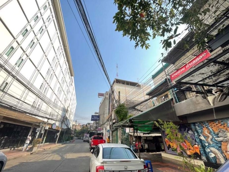 ขายตึกแถว-2-ชั้น-10-ตรวา-ย่านข้าวสาร-ใจกลางแหล่งรวมสถานบันเทิงยามค่ำคืน