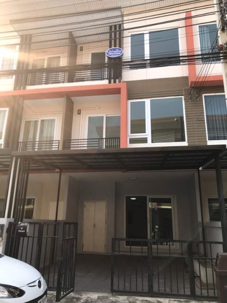 ให้เช่าทาวโฮม-3-ชั้นหมู่บ้าน-the-trust-นวลจันทร์เลียบทางด่วนรามอินทรา