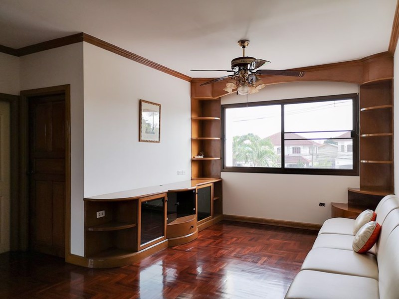 ให้เช่าบ้านเดี่ยว-2-ชั้น-หมู่บ้านสีวลี-ปากเกร็ด-บ้านและสวนเพิ่งรีโนเวท