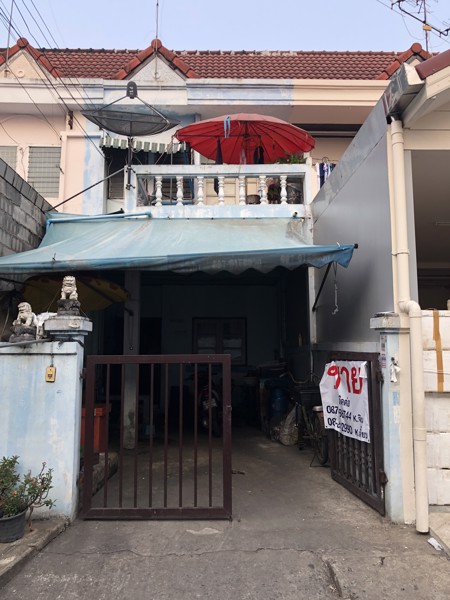 ขายทาวน์เฮ้าส์ในตลาดสี่มุมเมือง-ใกล้เซียร์รังสิต-ใกล้สนามบินดอนเมือง-ข้างหลังสามารถออกถนนโลคัลโรด