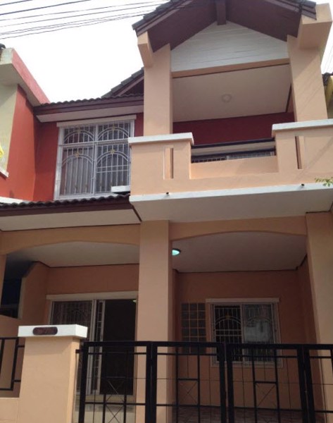 ถูกสุด-ให้เช่าทาวน์เฮ้าส์-2-ชั้น-4นอน-3น้ำ-32-ตรว-แอร์ใหม่2ตัว-ทาสีใหม่-9000บ-ถสุขาภิบาล5-รามอินทรา