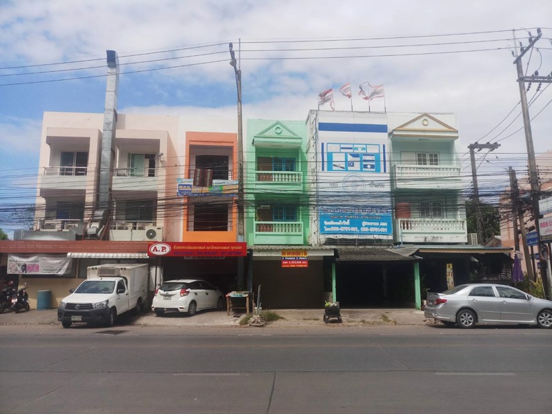 อาคารพานิช-3-ชั้น-ตรงข้ามค่ายศรีพัชรินทร์