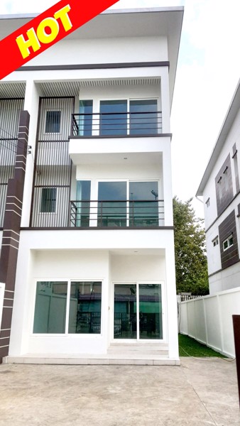 ขาย ทาวน์โฮม 3 ชั้น