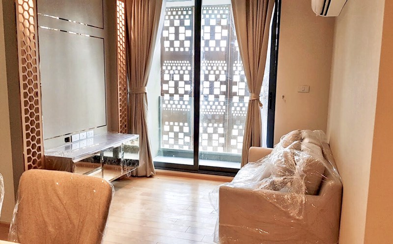 sale-altitude-define-2-bedrooms-435-sqm-350-meters-from-mrt-sam-yan-near-silom