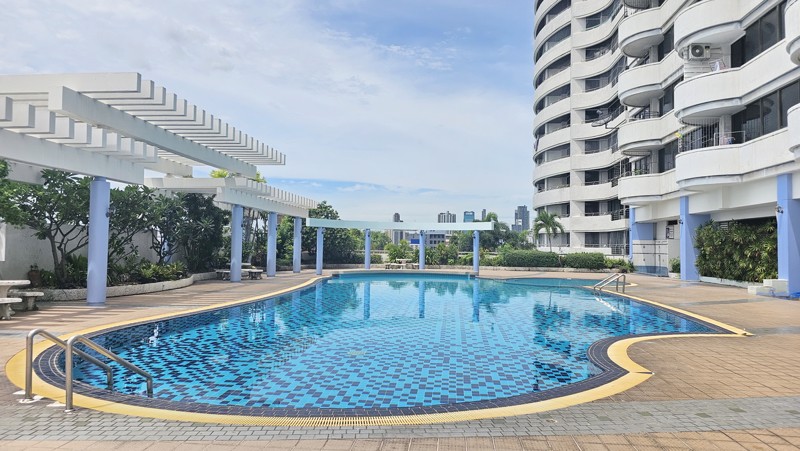 รอยัลไนน์ เรสซิเดนท์ (Royal Nine Residence) คอนโด ถนนพระราม 9 ซอย 17 ชั้น 22 ห้องใหญ่ 85 ตร.ม.